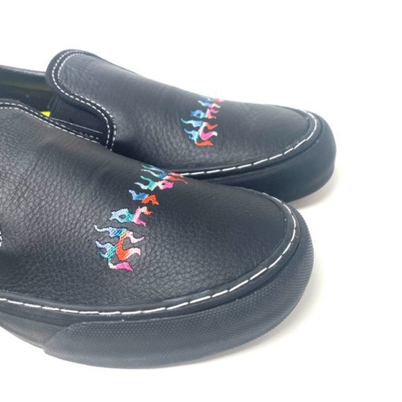💖MEGA SALE💖NEW VANS Classic Slip On Black Color Women s Flame SB VN0A3MUCN3H - Picture 4 of 10